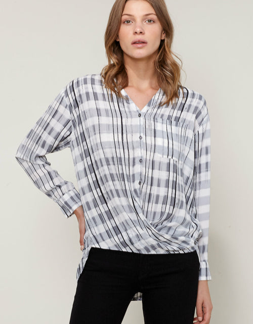 Load image into Gallery viewer, Printed Wrap Hem Blouse
