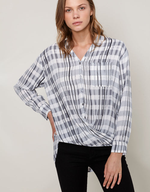 Load image into Gallery viewer, Printed Wrap Hem Blouse
